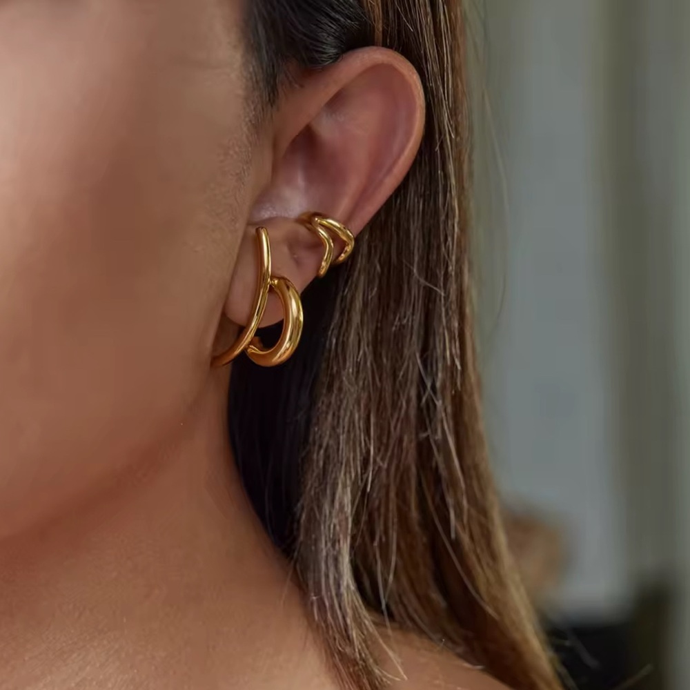 NEW 18K GOLD PLATED SCULPTURAL HOOP EARRINGS – MODERN CURVE DESIGN